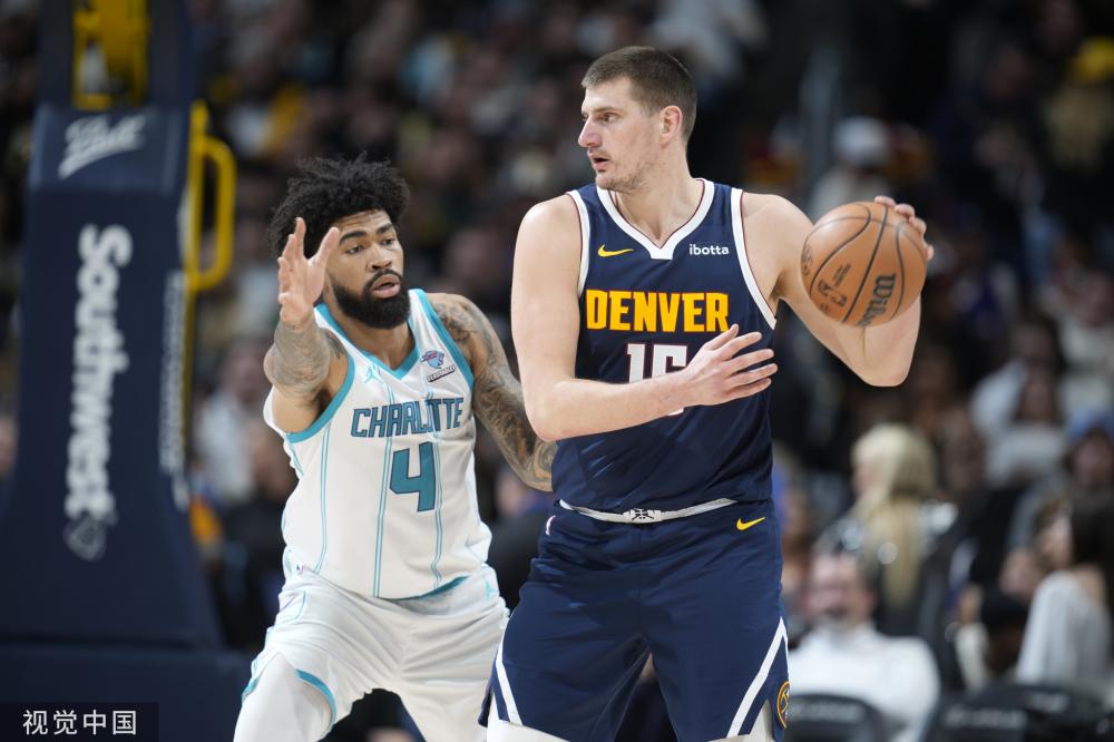 在背后默默 在背后默默